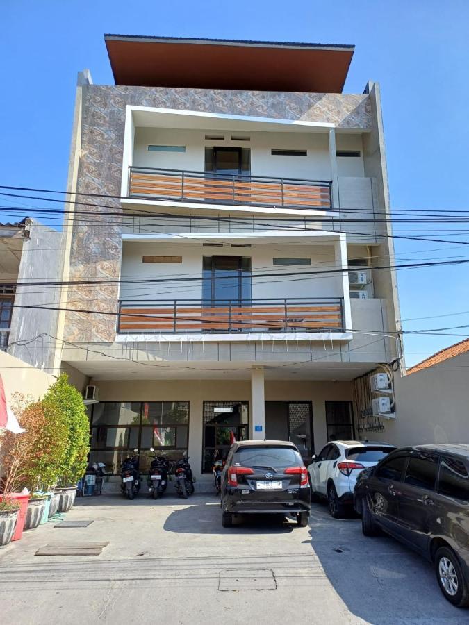 Phoenix Guest House Surabaia Exterior foto